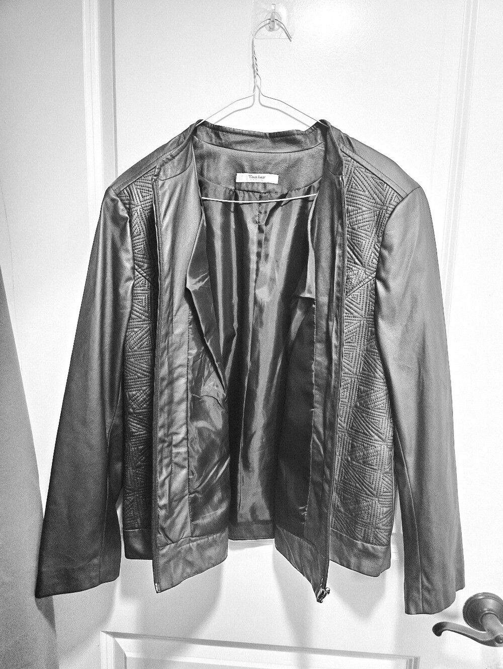 Peter Nygard Black Jacket with Cream Loop Pattern